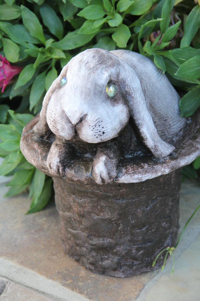 Katnip Island Statuary Wabbit in the Hat